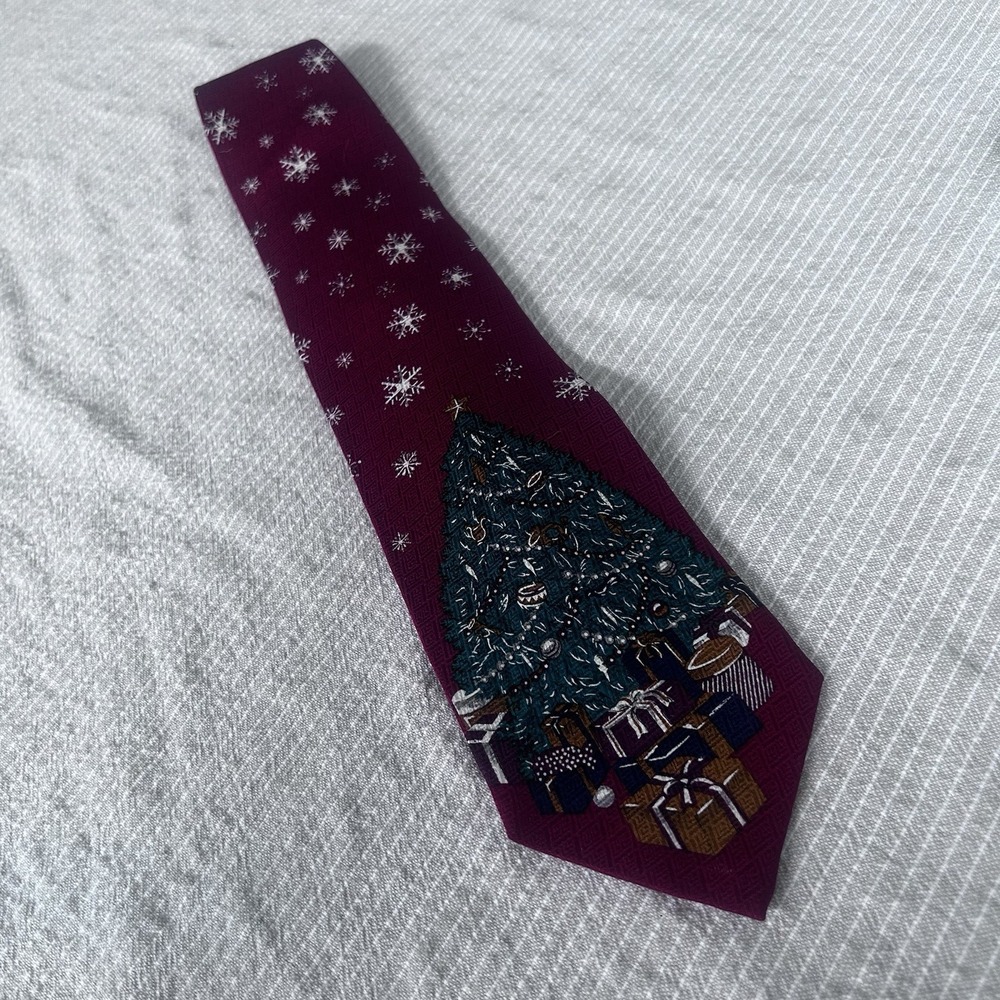 Saks Fifth Avenue Exclusive Red Silk Christmas tree Tie Handmade In Korea